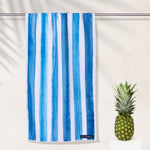 Aqua Stripes - Sandabweisendes Strandtuch mit Geheimfach - WOODSANDWAVES