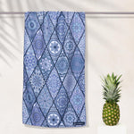 Mosaics Noir - Sandabweisendes Strandtuch mit Geheimfach (180cm x 80cm) - WOODSANDWAVES