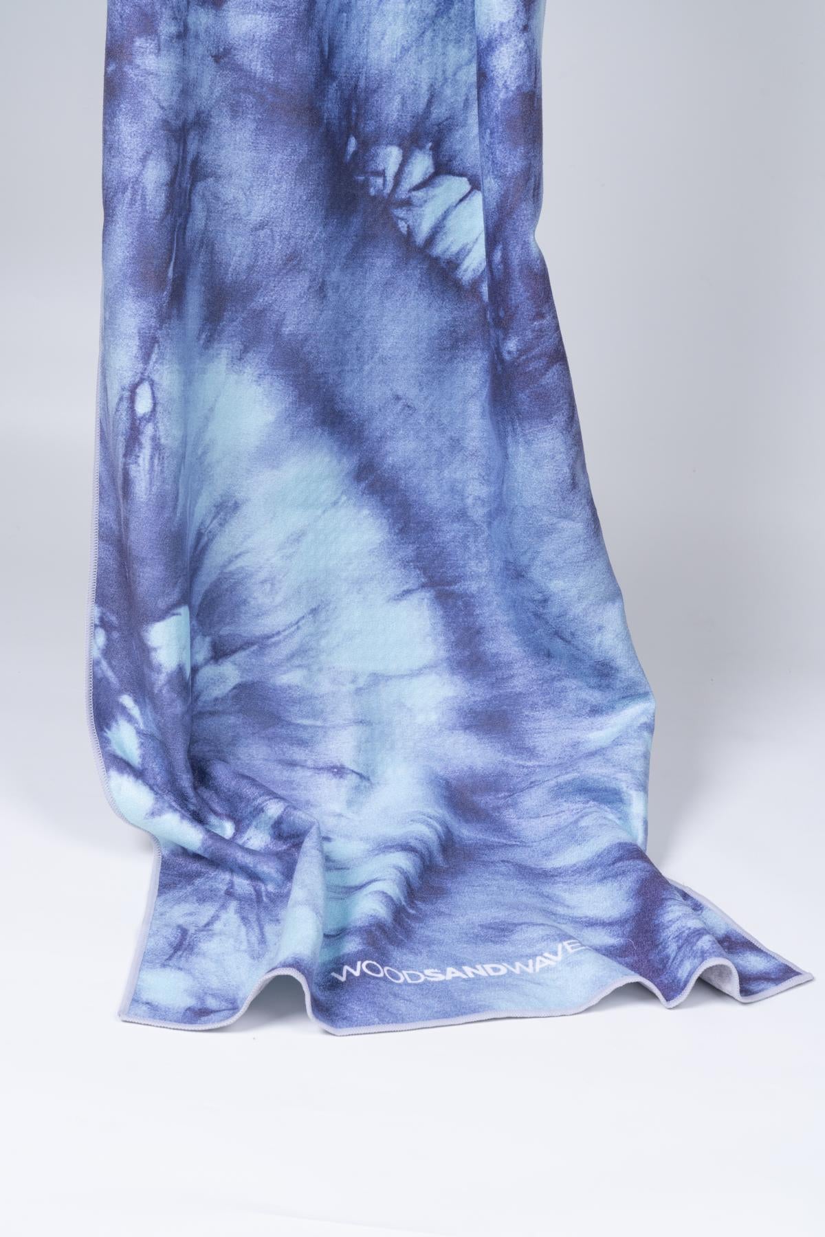 Batik Balance - Rutschfestes Yoga-Handtuch mit Silikon-Noppen - WOODSANDWAVES