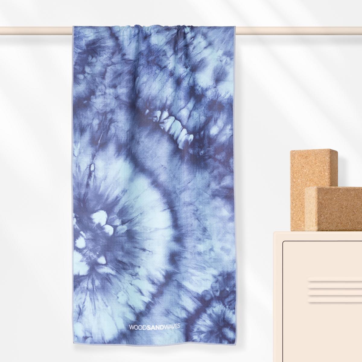 Batik Balance - Rutschfestes Yoga-Handtuch mit Silikon-Noppen - WOODSANDWAVES