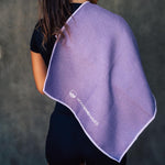 Clear Purple - Sporthandtuch mit Magnet & Zipper-Tasche - WOODSANDWAVES