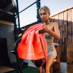 Clear Red - Sporthandtuch mit Magnet & Zipper-Tasche - WOODSANDWAVES