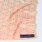 Flower of Life - Rutschfestes Yoga-Handtuch mit Silikon-Noppen - WOODSANDWAVES