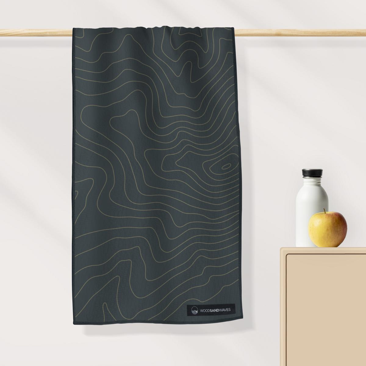 Mountain Map - Ultra-leichtes Outdoor-und Wanderhandtuch - 80cm x 40cm - WOODSANDWAVES