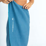 Clear Blue  - schnelltrocknendes Duschhandtuch aus Premium Mikrofaser -  angenehm auf der Haut - 140 x 70cm - WOODSANDWAVES