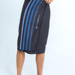 Calm Cruise Black - schnelltrocknendes Duschhandtuch aus Premium Mikrofaser - angenehm auf der Haut - 140 x 70cm - WOODSANDWAVES