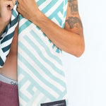 Mint Relaxation - schnelltrocknendes Duschhandtuch aus Premium Mikrofaser - angenehm auf der Haut - 140 x 70cm - WOODSANDWAVES