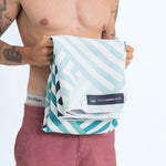 Mint Relaxation - schnelltrocknendes Duschhandtuch aus Premium Mikrofaser - angenehm auf der Haut - 140 x 70cm - WOODSANDWAVES