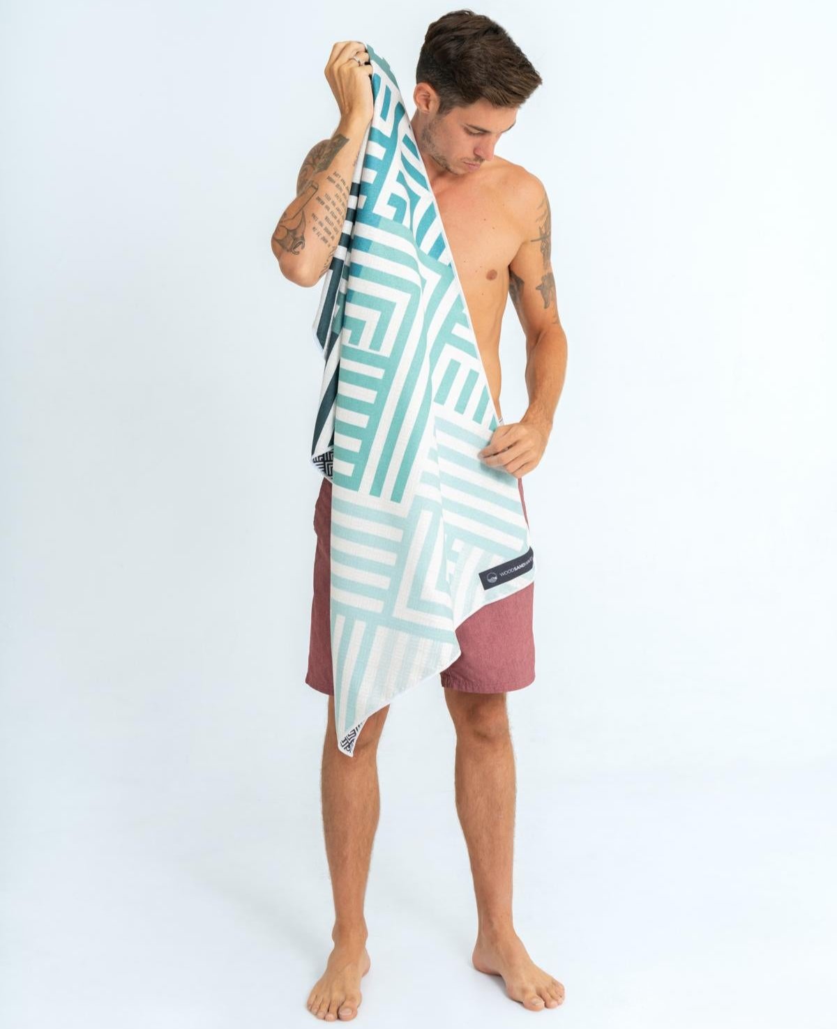Mint Relaxation - schnelltrocknendes Duschhandtuch aus Premium Mikrofaser - angenehm auf der Haut - 140 x 70cm - WOODSANDWAVES