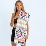 Warm Earth - schnelltrocknendes Duschhandtuch aus Premium Mikrofaser - angenehm auf der Haut - 140 x 70cm - WOODSANDWAVES