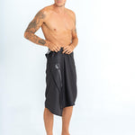 Clear Black - schnelltrocknendes Duschhandtuch aus Premium Mikrofaser -  angenehm auf der Haut - 140 x 70cm - WOODSANDWAVES