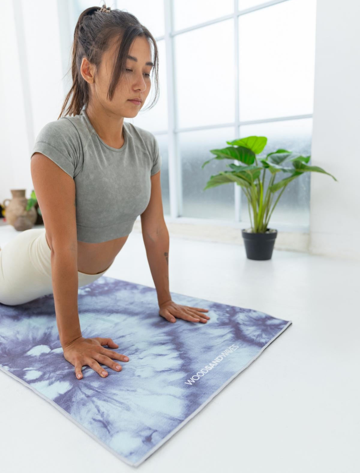 Batik Balance - Rutschfestes Yoga-Handtuch mit Silikon-Noppen - WOODSANDWAVES