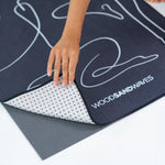 Zen Lines - Rutschfestes Yoga-Handtuch mit Silikon-Noppen - WOODSANDWAVES