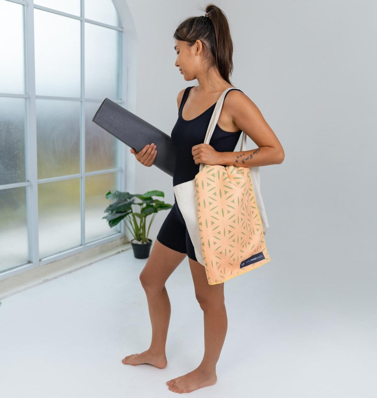 Flower of Life - Rutschfestes Yoga-Handtuch mit Silikon-Noppen - WOODSANDWAVES