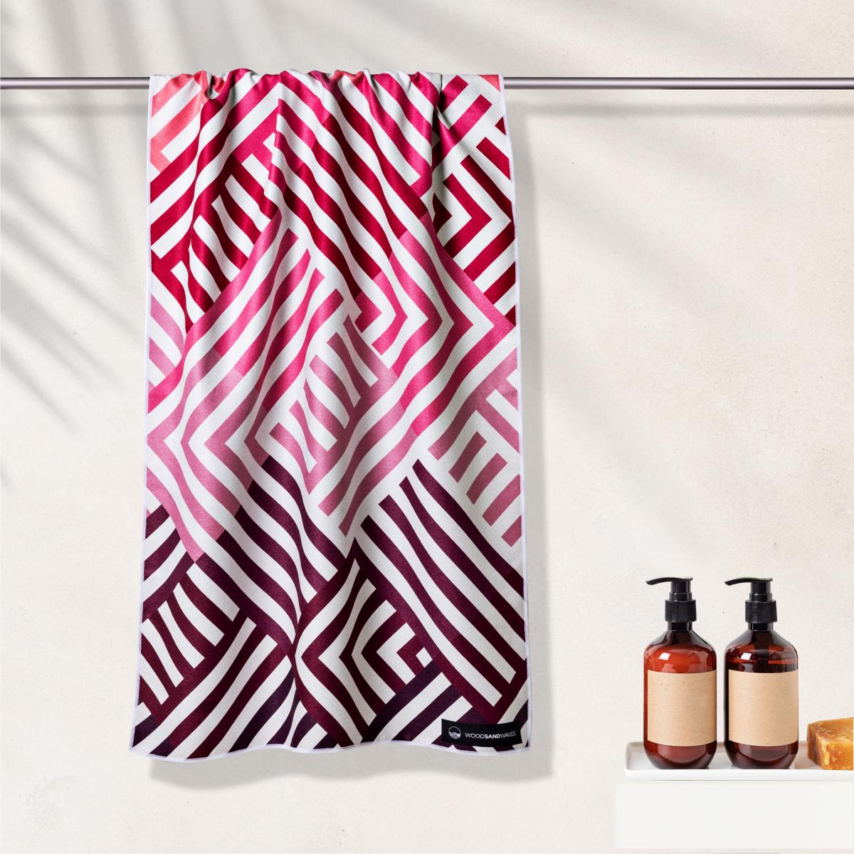 Pink Relaxation - schnelltrocknendes Duschhandtuch aus Premium Mikrofaser - angenehm auf der Haut - 140 x 70cm - WOODSANDWAVES