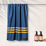 Calm Cruise - schnelltrocknendes Duschhandtuch aus Premium Mikrofaser - angenehm auf der Haut - 140 x 70cm - WOODSANDWAVES