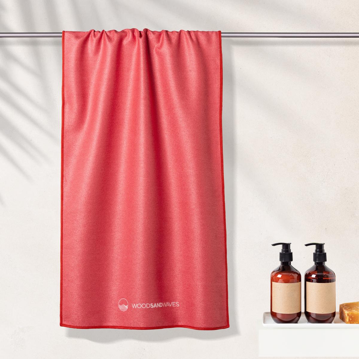 Clear Red - schnelltrocknendes Duschhandtuch aus Premium Mikrofaser - angenehm auf der Haut - 140 x 70cm - WOODSANDWAVES
