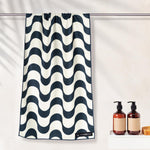 Copacabana - schnelltrocknendes Duschhandtuch aus Premium Mikrofaser - angenehm auf der Haut - 140 x 70cm - WOODSANDWAVES