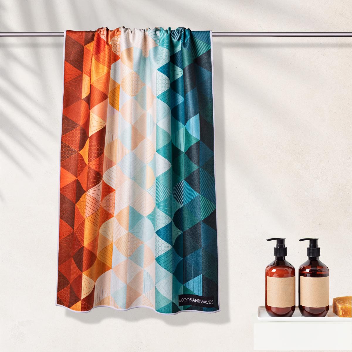 Kaleidoscope Orange - schnelltrocknendes Duschhandtuch aus Premium Mikrofaser - angenehm auf der Haut - 140 x 70cm - WOODSANDWAVES