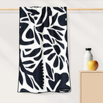 Midnight Florals - Ultra-leichtes Outdoor-und Wanderhandtuch  - 80cm x 40cm - WOODSANDWAVES