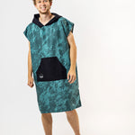 Surf-Poncho Energy Flow Green - für Frauen & Männer - aus schnelltrocknender und ultra-leichter Mikrofaser - WOODSANDWAVES