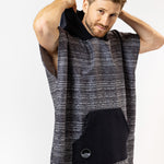 Surf-Poncho Dark Mind - für Frauen & Männer - aus schnelltrocknender und ultra-leichter Mikrofaser - WOODSANDWAVES