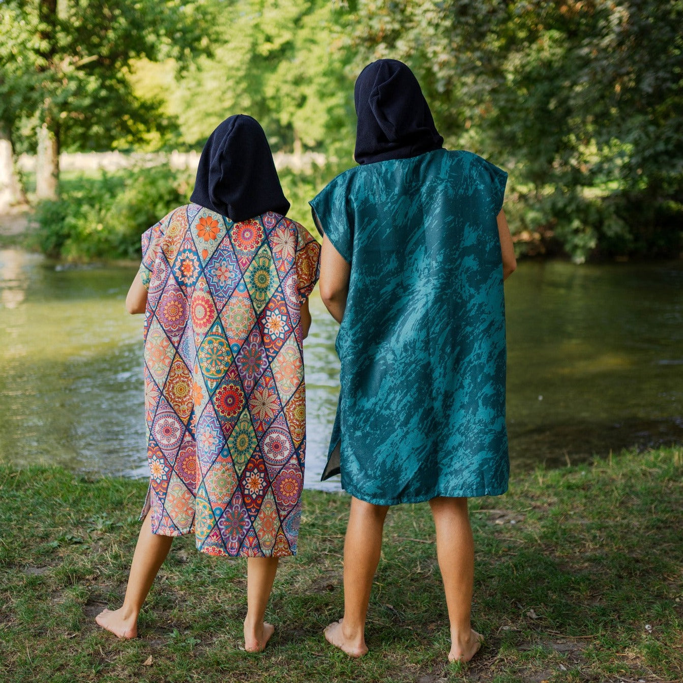 Surf-Poncho Energy Flow Green - für Frauen & Männer - aus schnelltrocknender und ultra-leichter Mikrofaser - WOODSANDWAVES
