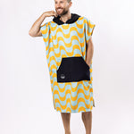 Surf-Poncho Copacabana Yellow - für Frauen & Männer - aus schnelltrocknender und ultra-leichter Mikrofaser - WOODSANDWAVES