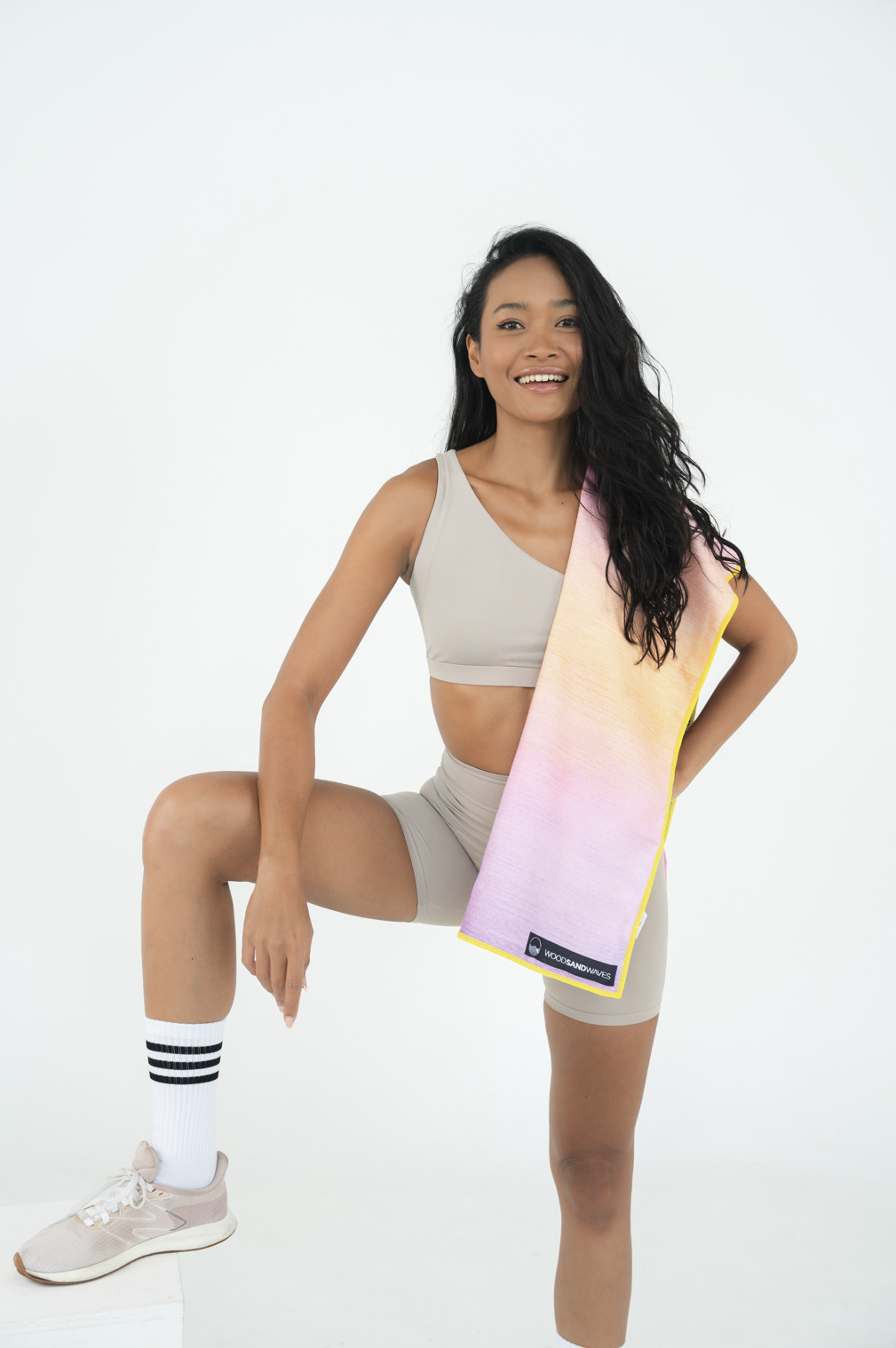Peaceful Heaven - Sporthandtuch mit Magnet & Zipper-Tasche - WOODSANDWAVES