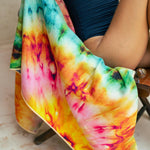 Batik Color - Sandabweisendes Strandtuch mit Geheimfach (180cm x 80cm) - WOODSANDWAVES