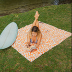 Sunset Waves - Stranddecke XXL - 180cm x 160cm - leicht, kompakt & sandabweisend - WOODSANDWAVES