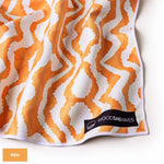 Sunset Waves - Stranddecke XXL - 180cm x 160cm - leicht, kompakt & sandabweisend - WOODSANDWAVES