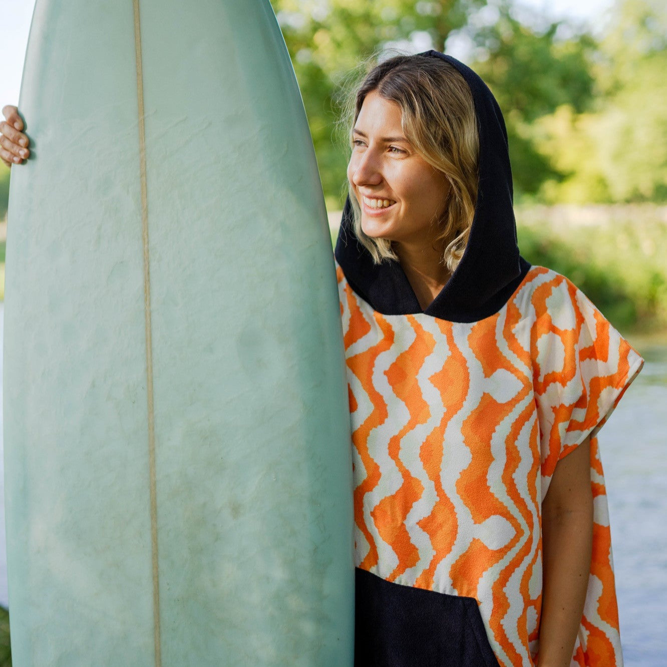 Surf-Poncho Sunset Waves - für Frauen & Männer - aus schnelltrocknender und ultra-leichter Mikrofaser - WOODSANDWAVES