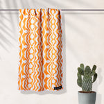 Sunset Waves - Sandabweisendes Strandtuch mit Geheimfach - WOODSANDWAVES