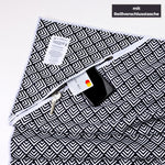 Clear Black- Sandabweisendes Strandtuch mit Geheimfach - WOODSANDWAVES