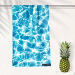 Beautiful Blue - Sandabweisendes Strandtuch mit Geheimfach - WOODSANDWAVES