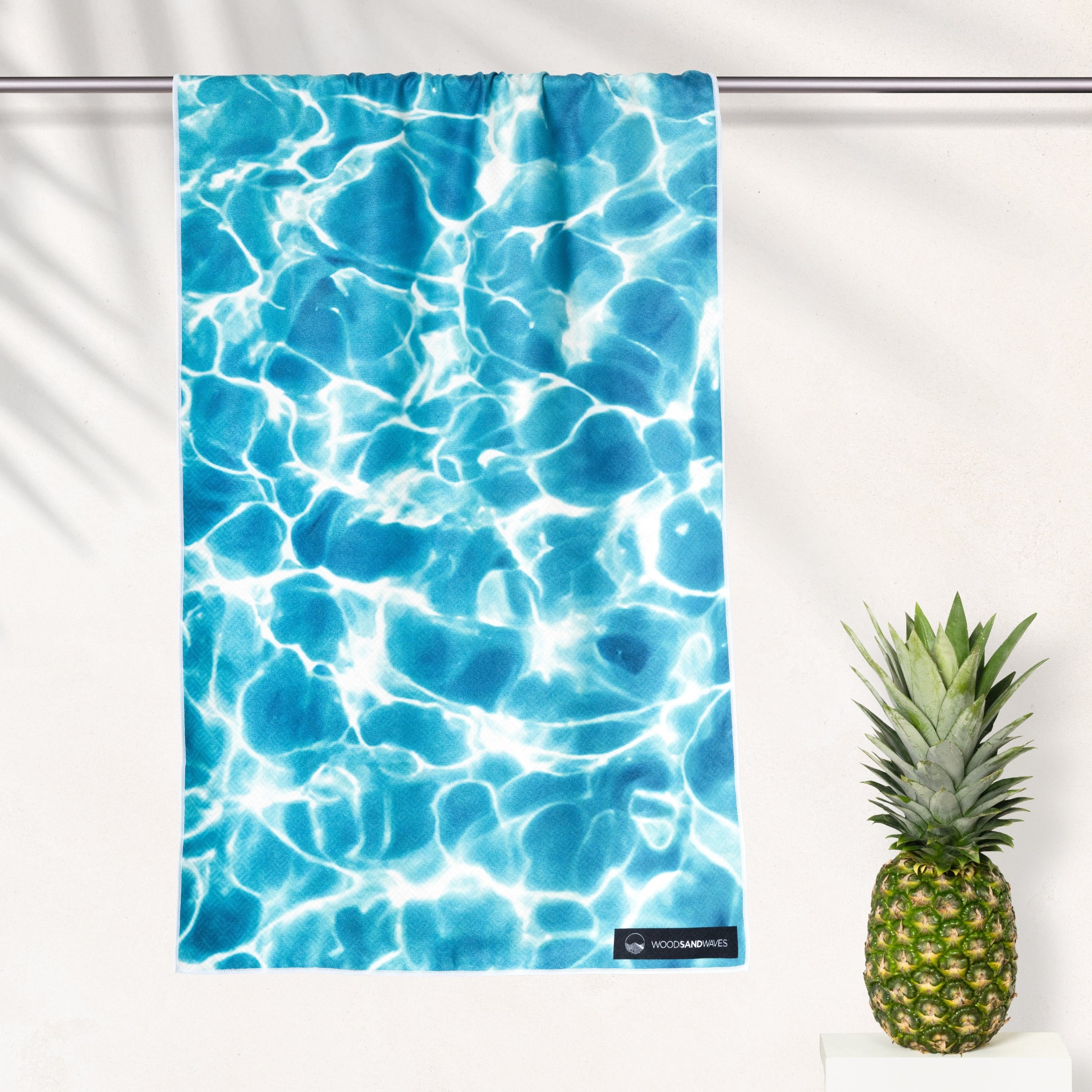 Beautiful Blue - Sandabweisendes Strandtuch mit Geheimfach - WOODSANDWAVES