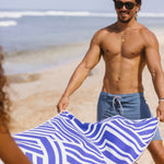 Ocean and Waves - Sandabweisendes Strandtuch mit Geheimfach - WOODSANDWAVES