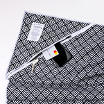 Calm Cruise - Sandabweisendes Strandtuch mit Geheimfach - WOODSANDWAVES