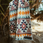 Warm Earth - Sandabweisendes Strandtuch mit Geheimfach - WOODSANDWAVES