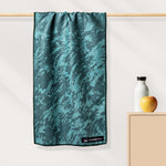 Green Energy Flow - Ultra-leichtes Outdoor-und Wanderhandtuch  - 80cm x 40cm - WOODSANDWAVES