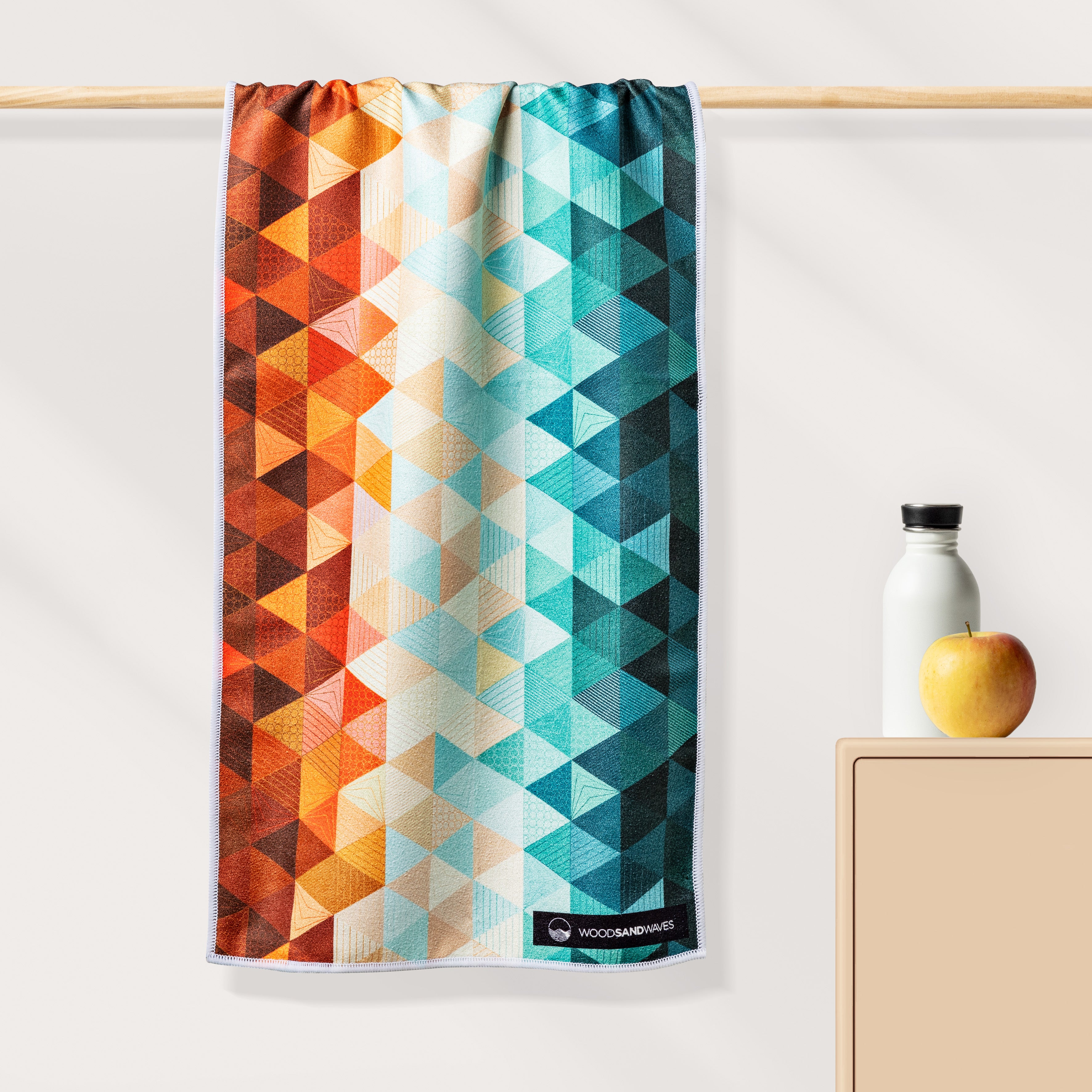 Kaleidoscope Orange - Ultra-leichtes Outdoor-und Wanderhandtuch - 80cm x 40cm - WOODSANDWAVES