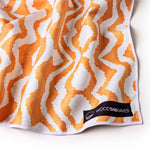 Sunset Waves - Sandabweisendes Strandtuch mit Geheimfach - WOODSANDWAVES