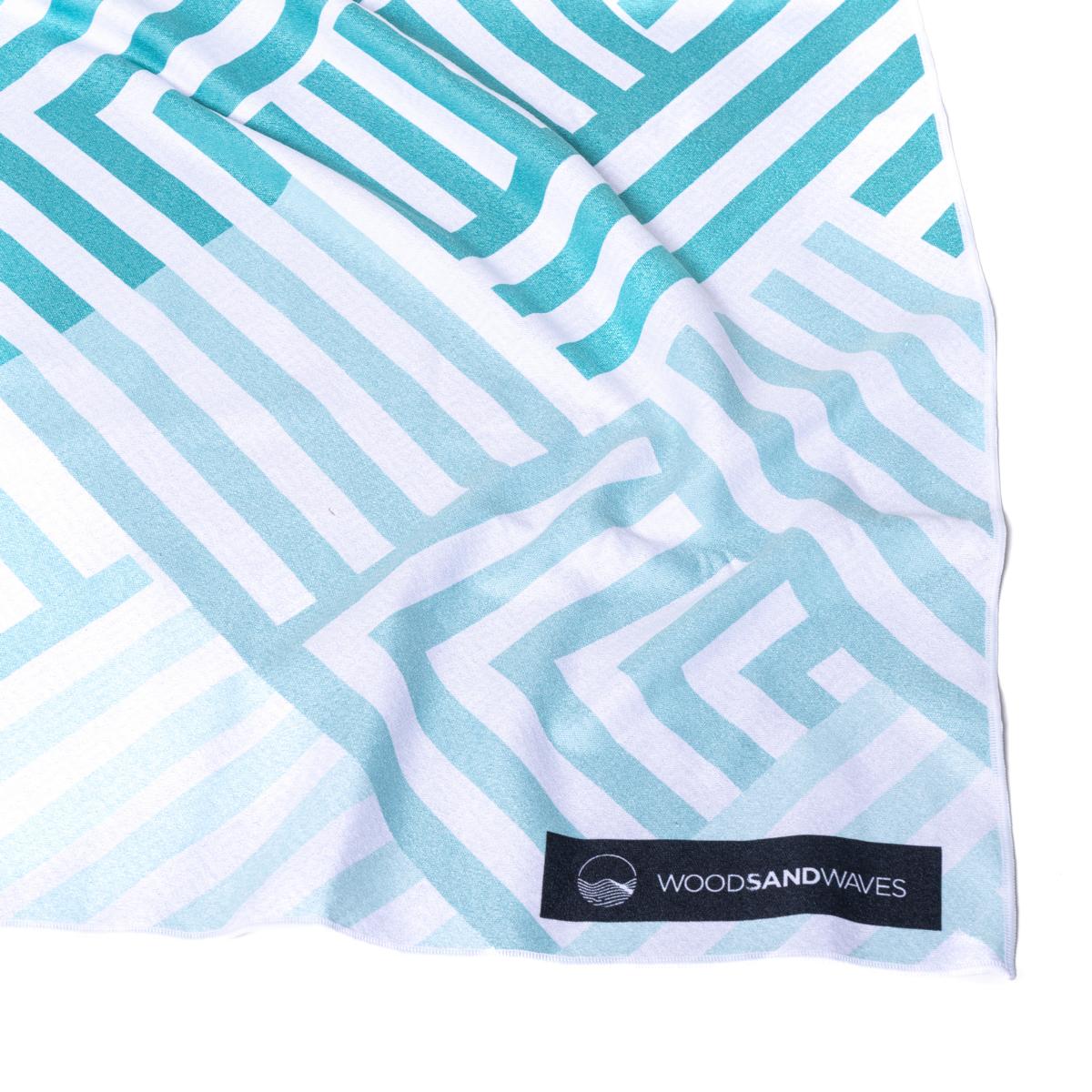 Mint Relaxation - Stranddecke XXL - 180cm x 160cm - leicht, kompakt & sandabweisend - WOODSANDWAVES