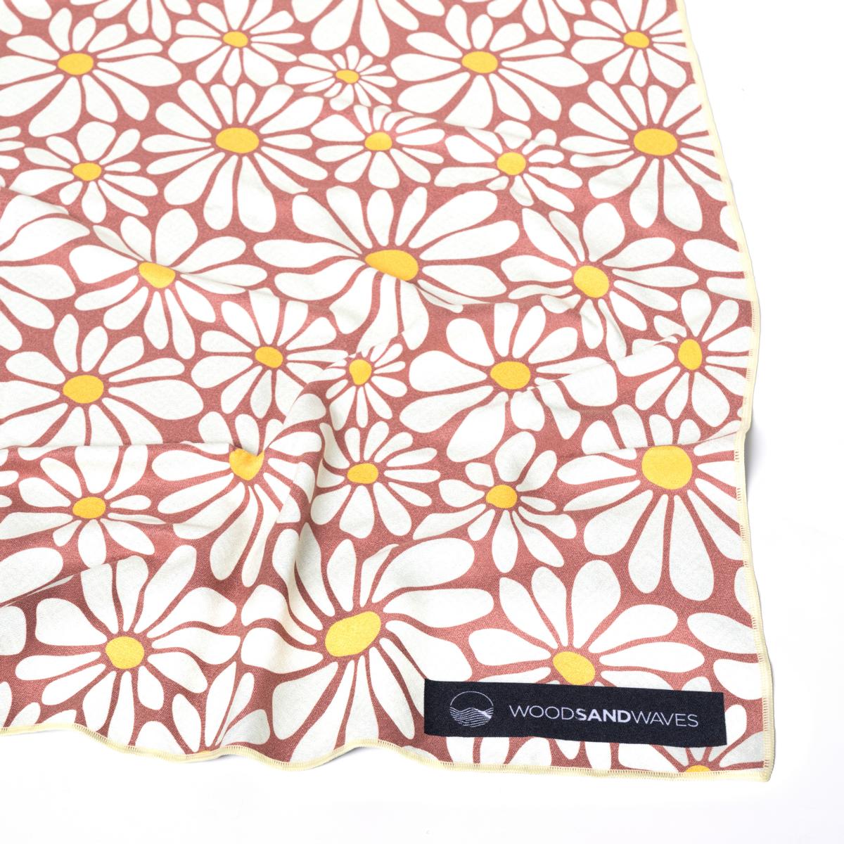 Flower Breeze - Stranddecke XXL - 180cm x 160cm - leicht, kompakt & sandabweisend - WOODSANDWAVES