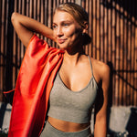 Clear Red - Sporthandtuch mit Magnet & Zipper-Tasche - WOODSANDWAVES