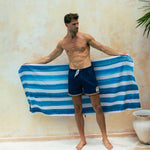 Aqua Stripes - Sandabweisendes Strandtuch mit Geheimfach (180cm x 80cm) - WOODSANDWAVES