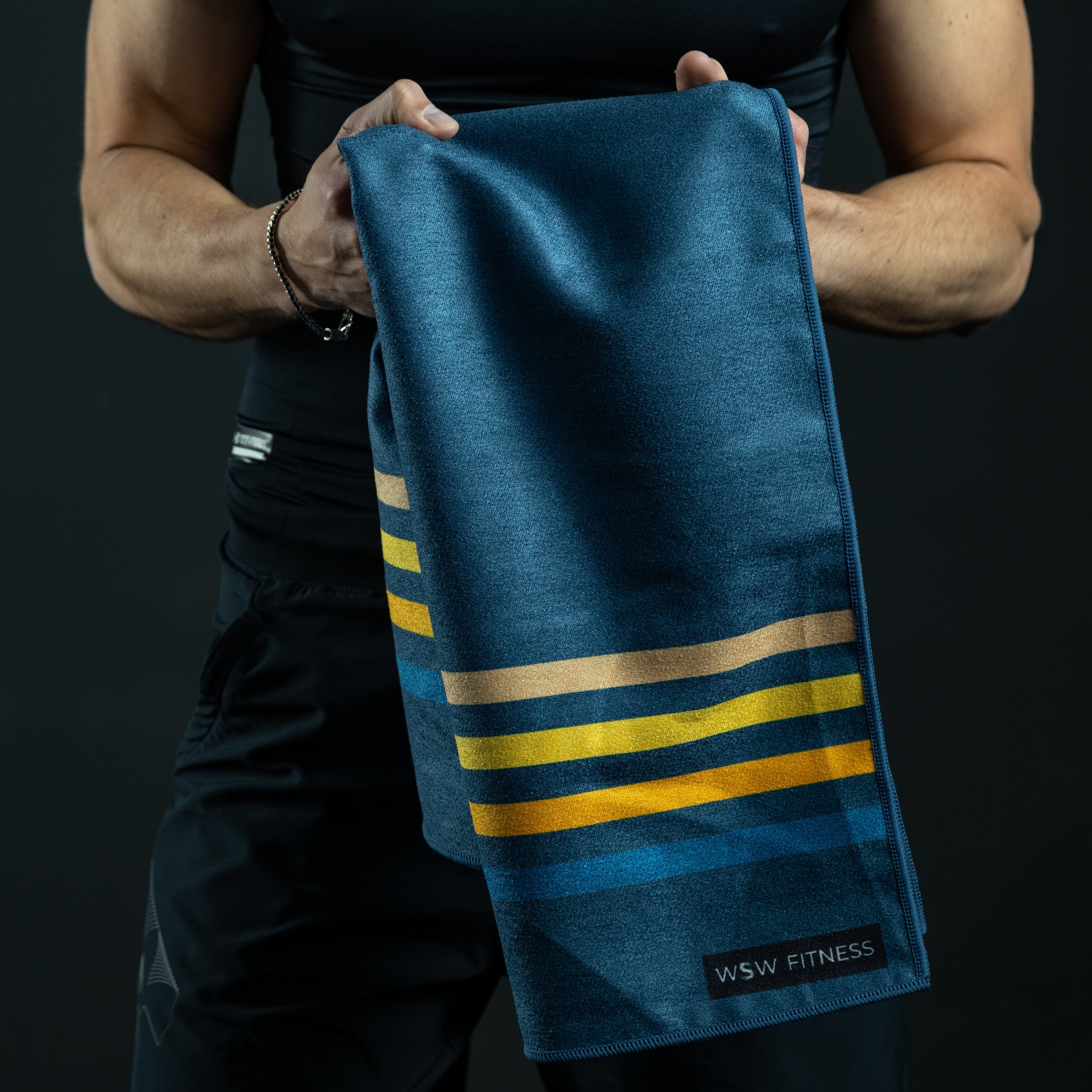 Calm Cruise - Sporthandtuch mit Magnet & Zipper-Tasche - WOODSANDWAVES