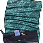 Green Energy Flow - Sporthandtuch mit Magnet & Zipper-Tasche - WOODSANDWAVES