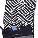 Focused Mind - Sporthandtuch mit Magnet & Zipper-Tasche - WOODSANDWAVES